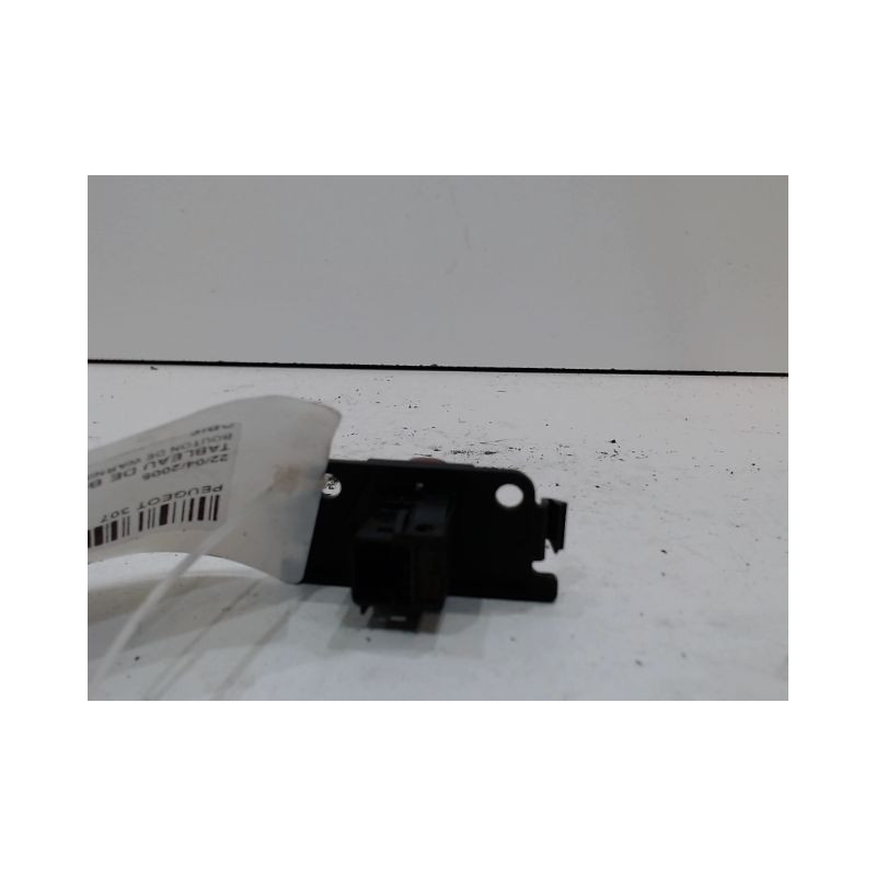 BOUTON DE WARNING PEUGEOT 307