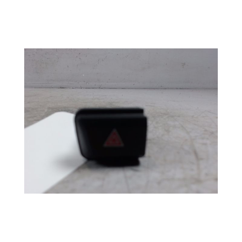 BOUTON DE WARNING PEUGEOT 208