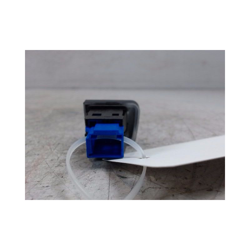 BOUTON DE WARNING PEUGEOT 208