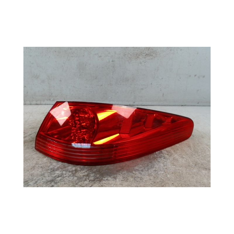 FEU ARRIERE DROIT PEUGEOT 607 2004-