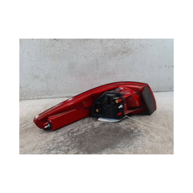 FEU ARRIERE DROIT PEUGEOT 607 2004-