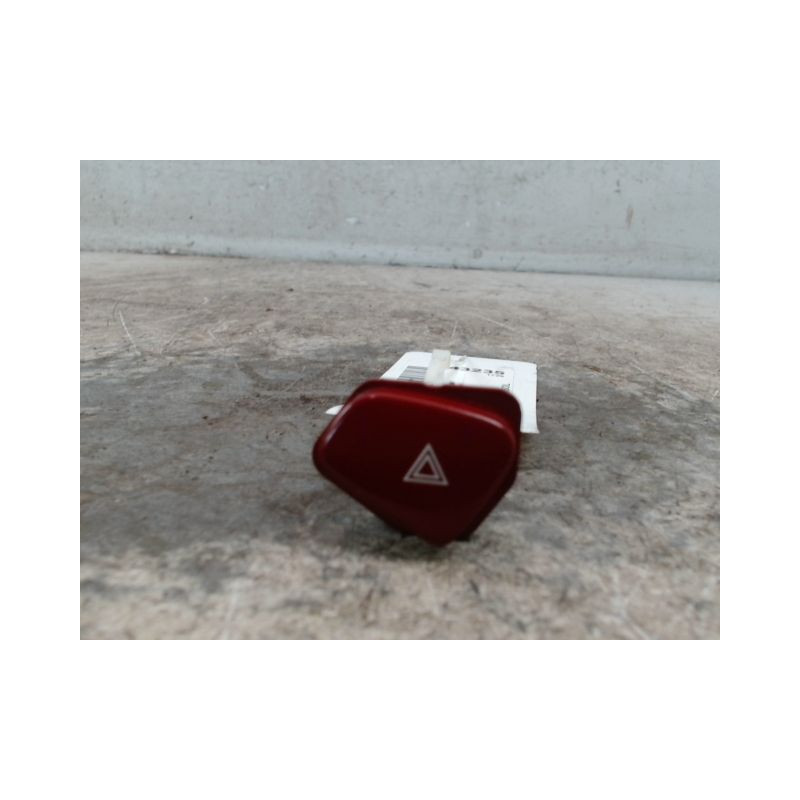 BOUTON DE WARNING PEUGEOT 607 2004-