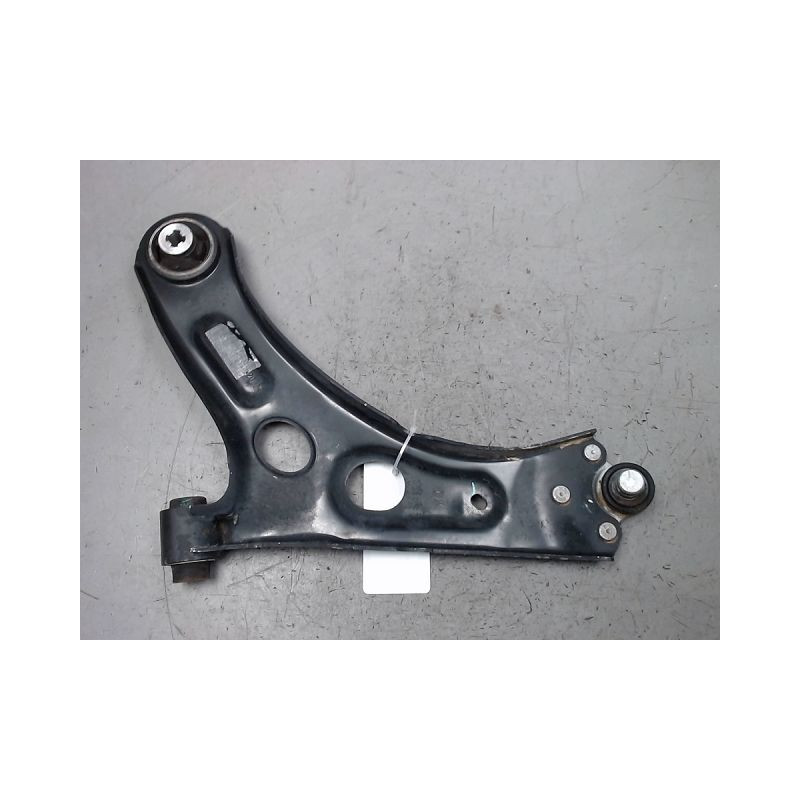 TRIANGLE INFERIEUR AVANT GAUCHE PEUGEOT 208