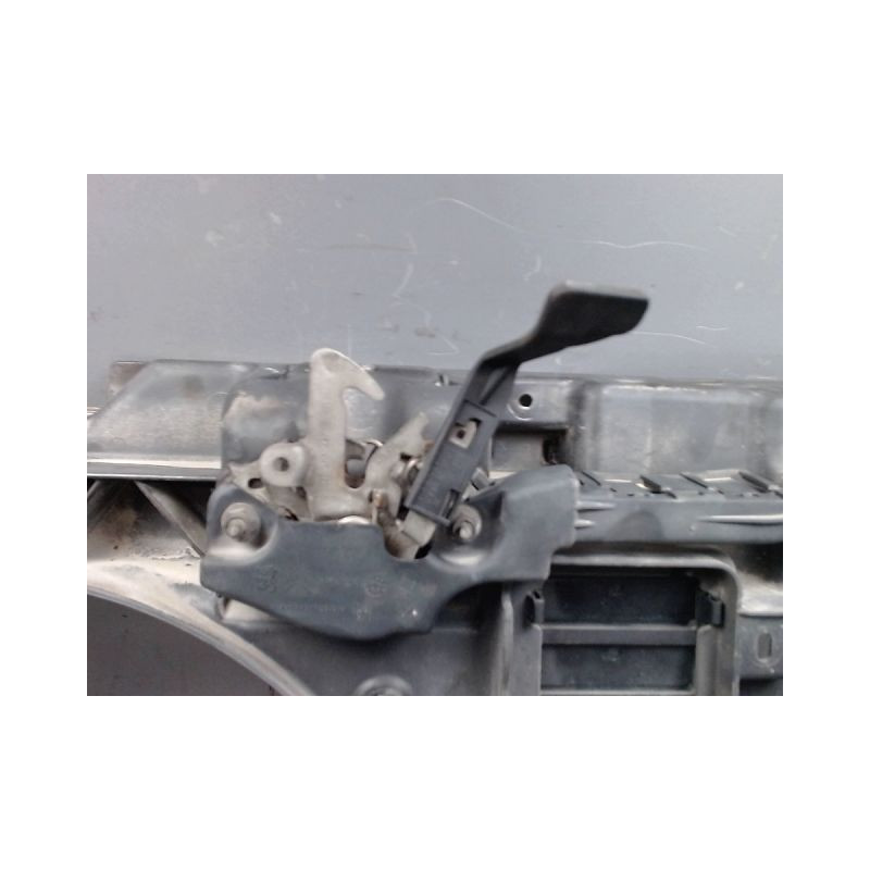SUPPORT RADIATEUR PEUGEOT 407