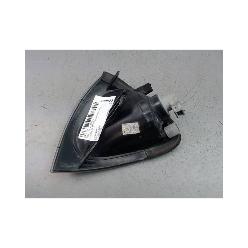 CLIGNOTANT DROIT TOYOTA AVENSIS 2000-2003