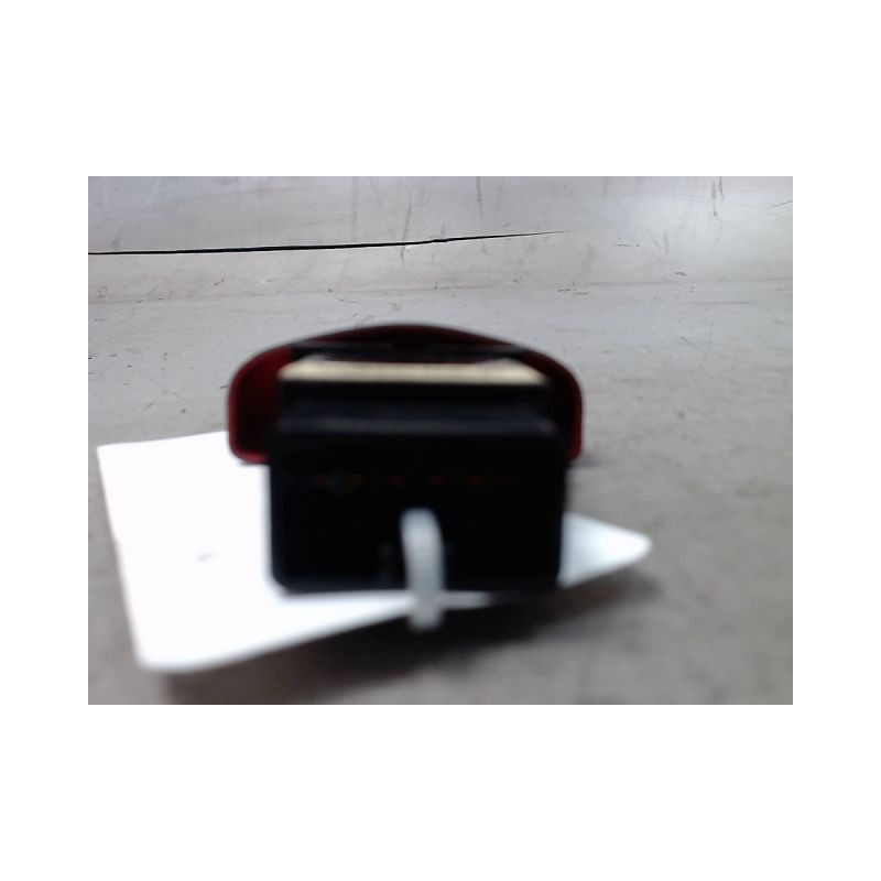 BOUTON DE WARNING KIA MAGENTIS