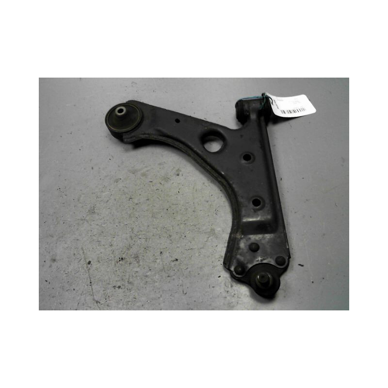 TRIANGLE INFERIEUR AVANT DROIT OPEL CORSA