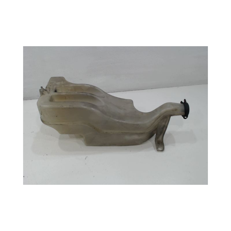 RESERVOIR LAVE-GLACE AVANT IVECO 35S11