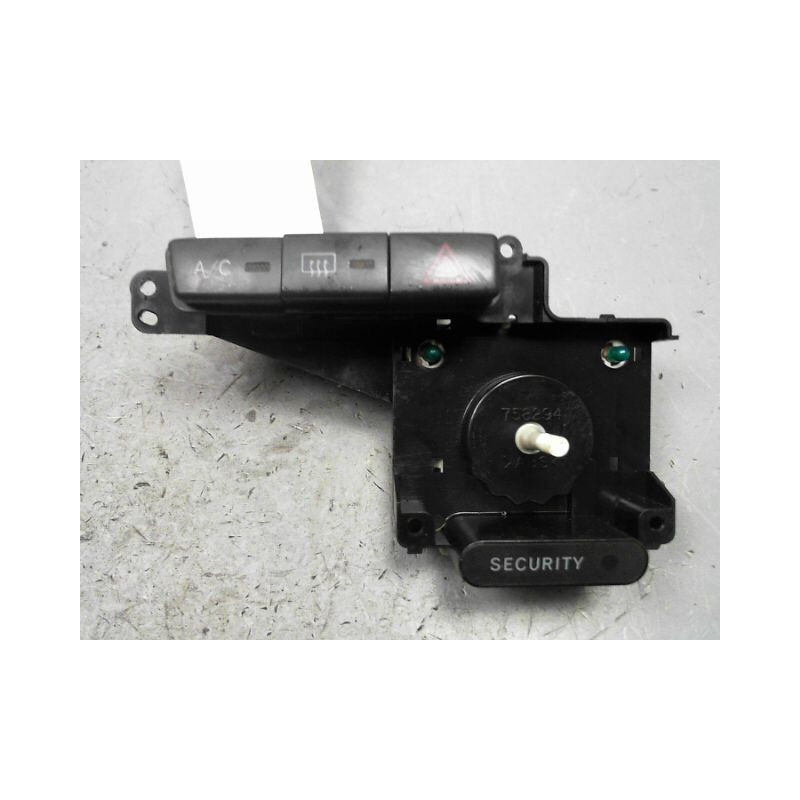 BOUTON DE WARNING TOYOTA YARIS