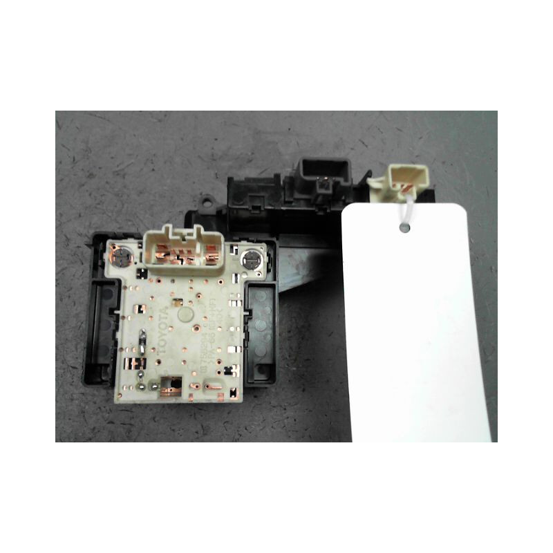 BOUTON DE WARNING TOYOTA YARIS