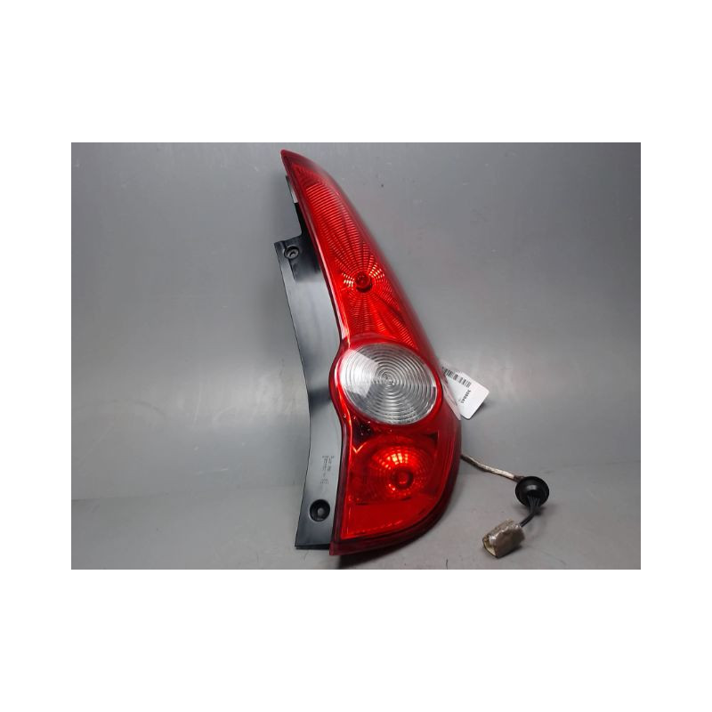 FEU ARRIERE DROIT OPEL AGILA