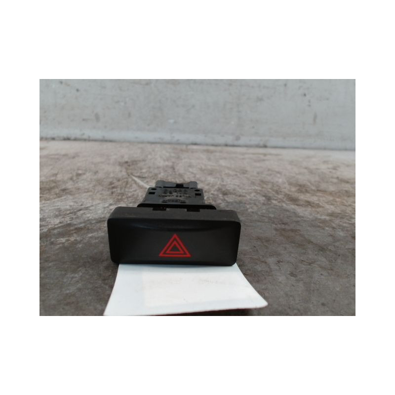 BOUTON DE WARNING NISSAN X-TRAIL
