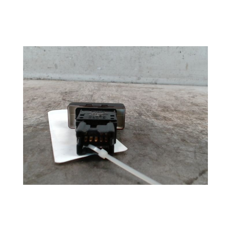 BOUTON DE WARNING NISSAN X-TRAIL
