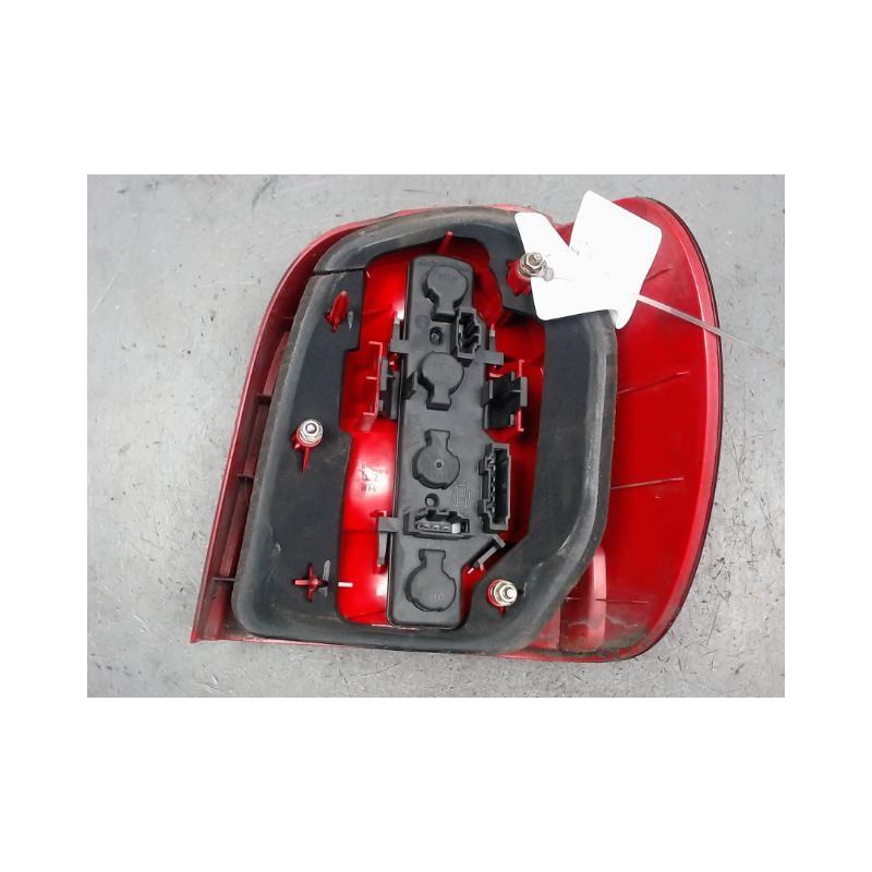 FEU ARRIERE GAUCHE  VOLKSWAGEN POLO 99-2001