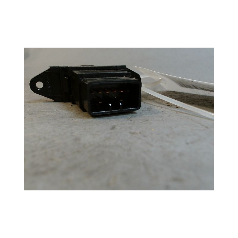 BOUTON DE WARNING KIA CARENS 2002-