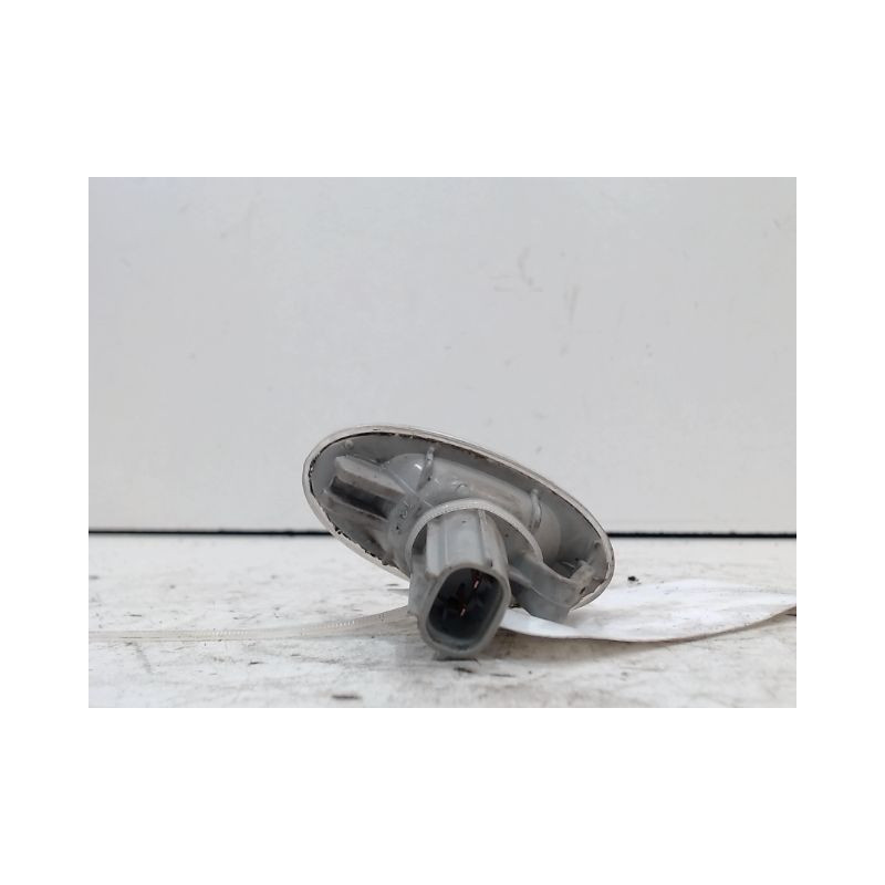 REPETITEUR AILE GAUCHE MAZDA 6