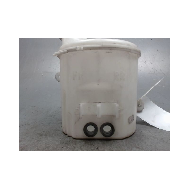 RESERVOIR LAVE-GLACE AVANT TOYOTA YARIS 2003-