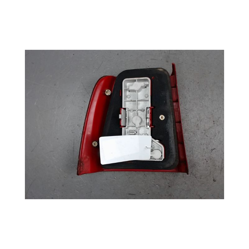 FEU ARRIERE DROIT VOLKSWAGEN PASSAT 96-2000