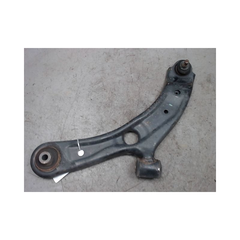 TRIANGLE INFERIEUR AVANT GAUCHE SUZUKI SWIFT