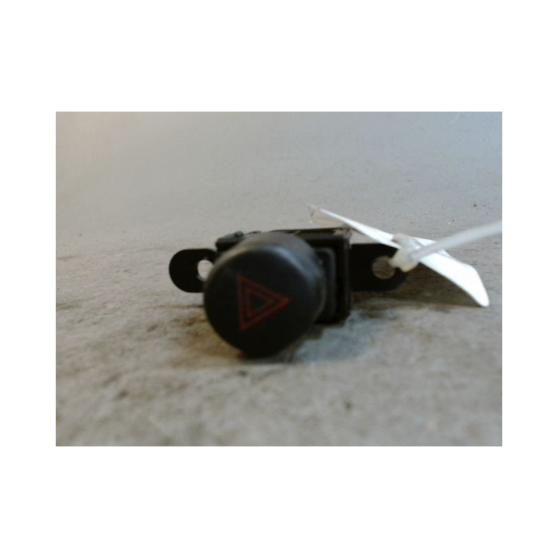 BOUTON DE WARNING TOYOTA CELICA COUPE 99-