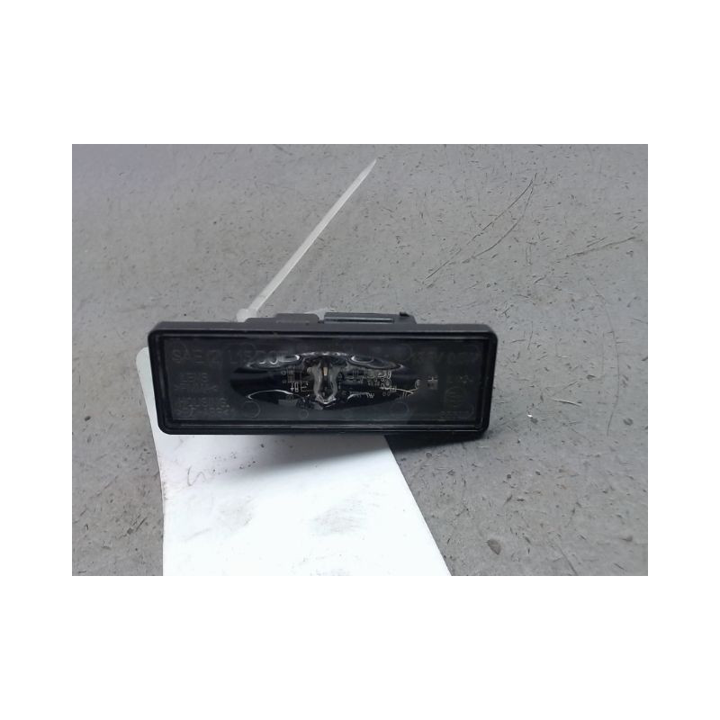 ECLAIREUR PLAQUE DE POLICE GAUCHE DACIA SANDERO 2008-