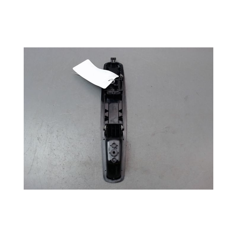 COMMANDE LEVE-GLACE PORTE AVD RENAULT FLUENCE