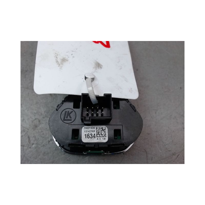 BOUTON DE WARNING OPEL CORSA 2010-