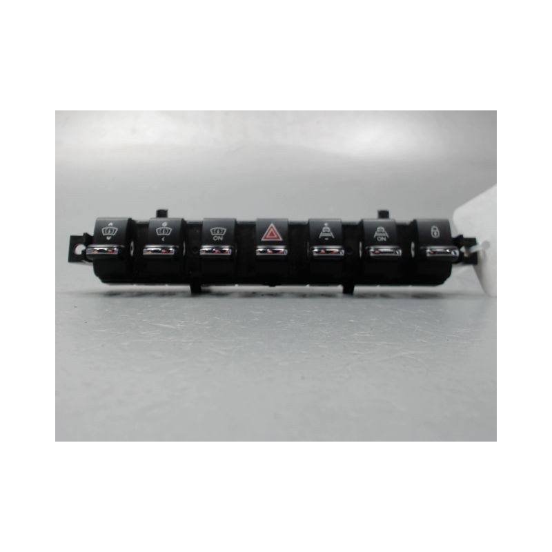 BOUTON DE WARNING PEUGEOT 3008 2009-