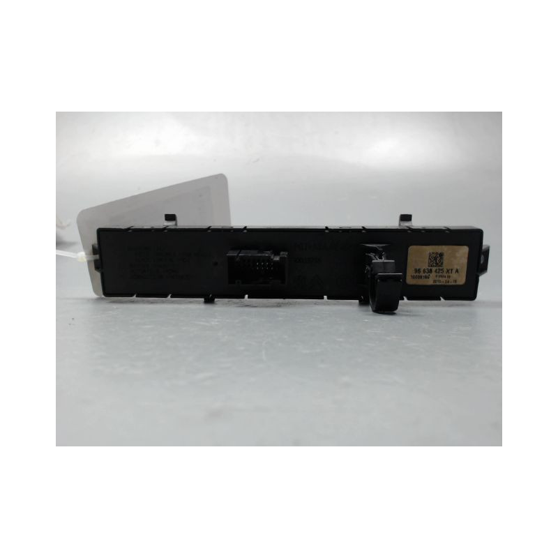 BOUTON DE WARNING PEUGEOT 3008 2009-