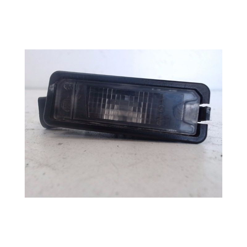 ECLAIREUR PLAQUE DE POLICE DROIT VOLKSWAGEN GOLF VI 2008-