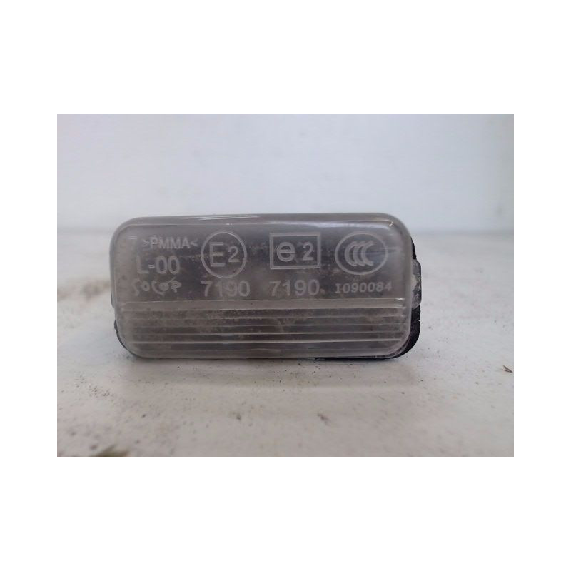 ECLAIREUR PLAQUE DE POLICE DROIT PEUGEOT 206