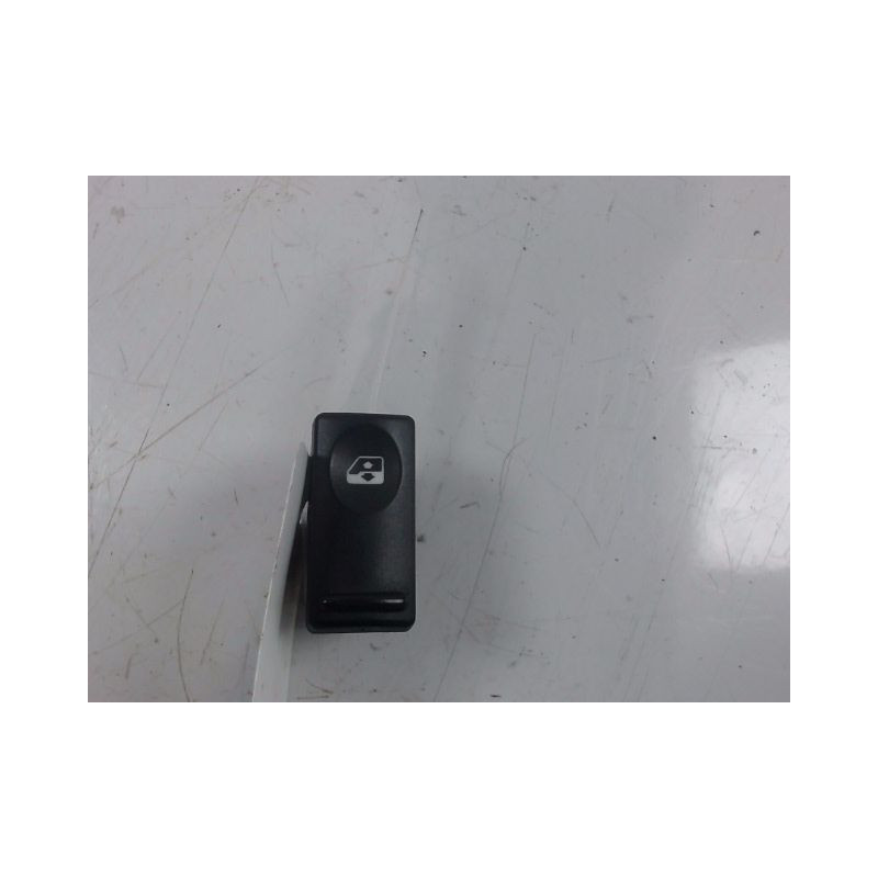 COMMANDE LEVE-GLACE PORTE AVD RENAULT 19 92-95