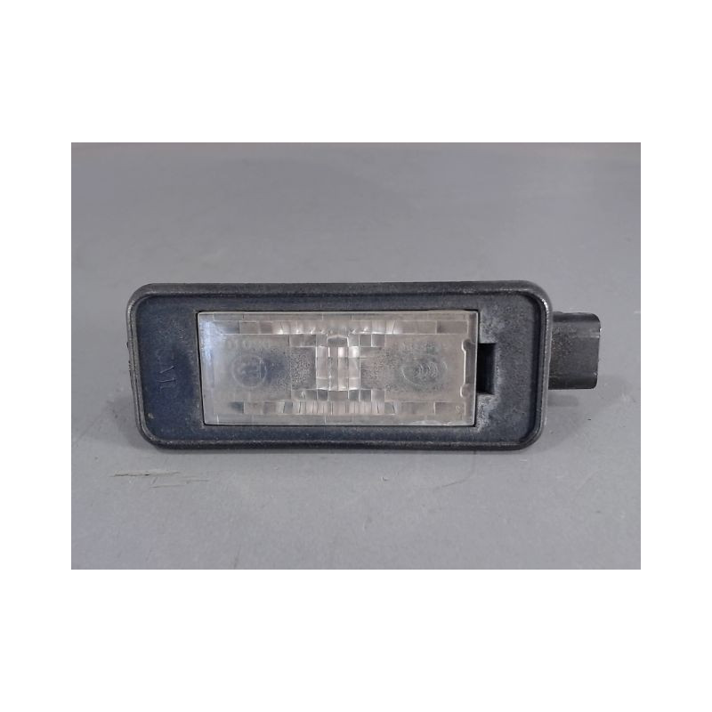 ECLAIREUR PLAQUE DE POLICE DROIT PEUGEOT 208