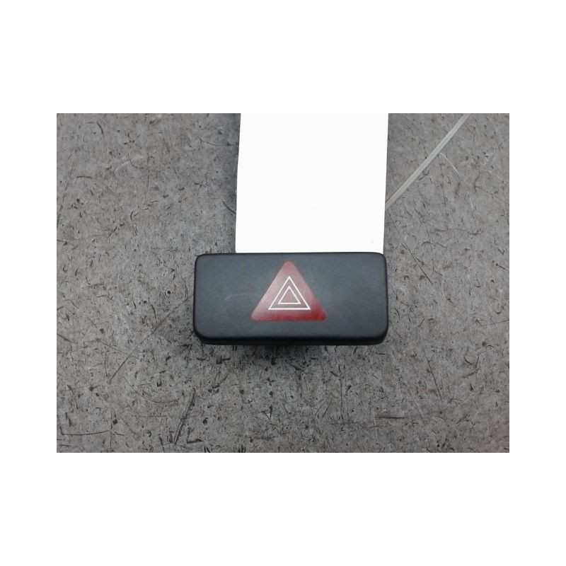 BOUTON DE WARNING NISSAN PIXO