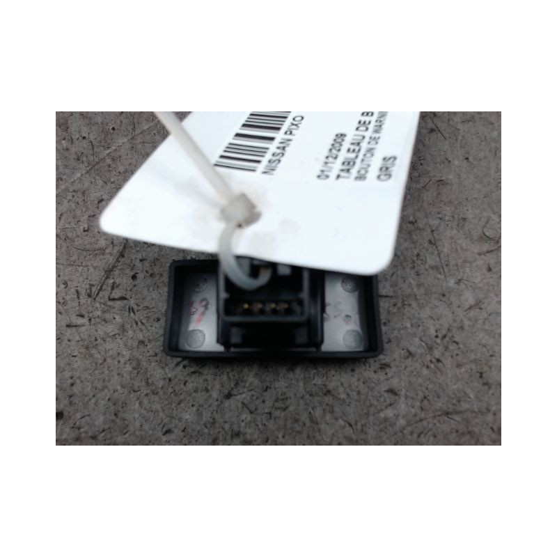 BOUTON DE WARNING NISSAN PIXO