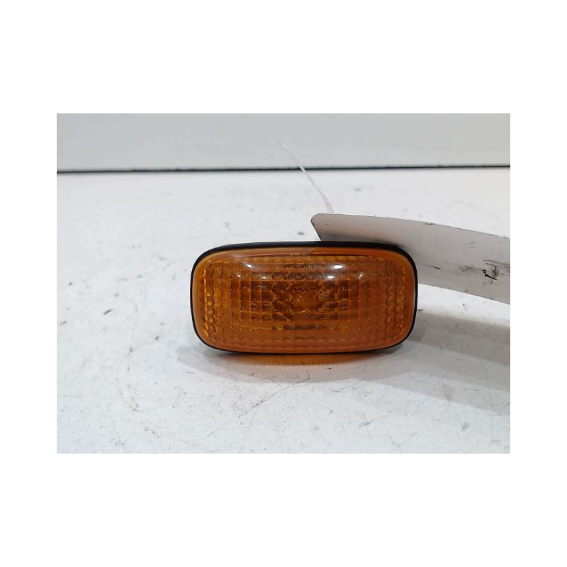 REPETITEUR AILE DROIT NISSAN PRIMERA