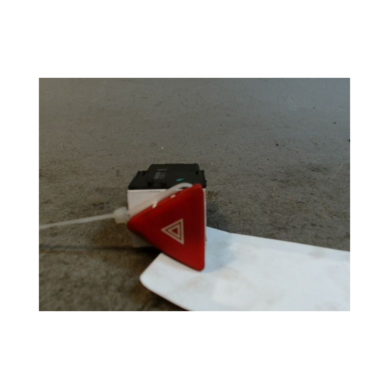 BOUTON DE WARNING VOLKSWAGEN SCIROCCO 2008-