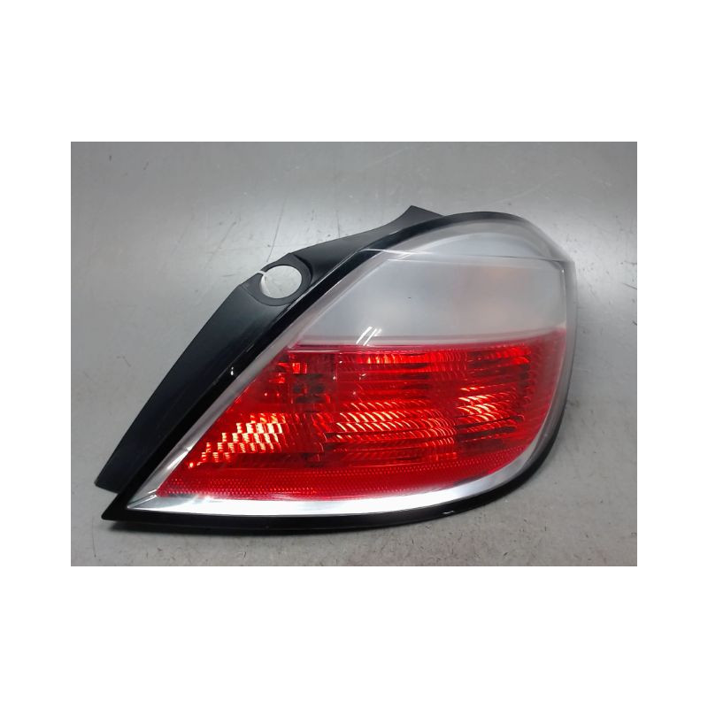 FEU ARRIERE DROIT OPEL ASTRA 2004-