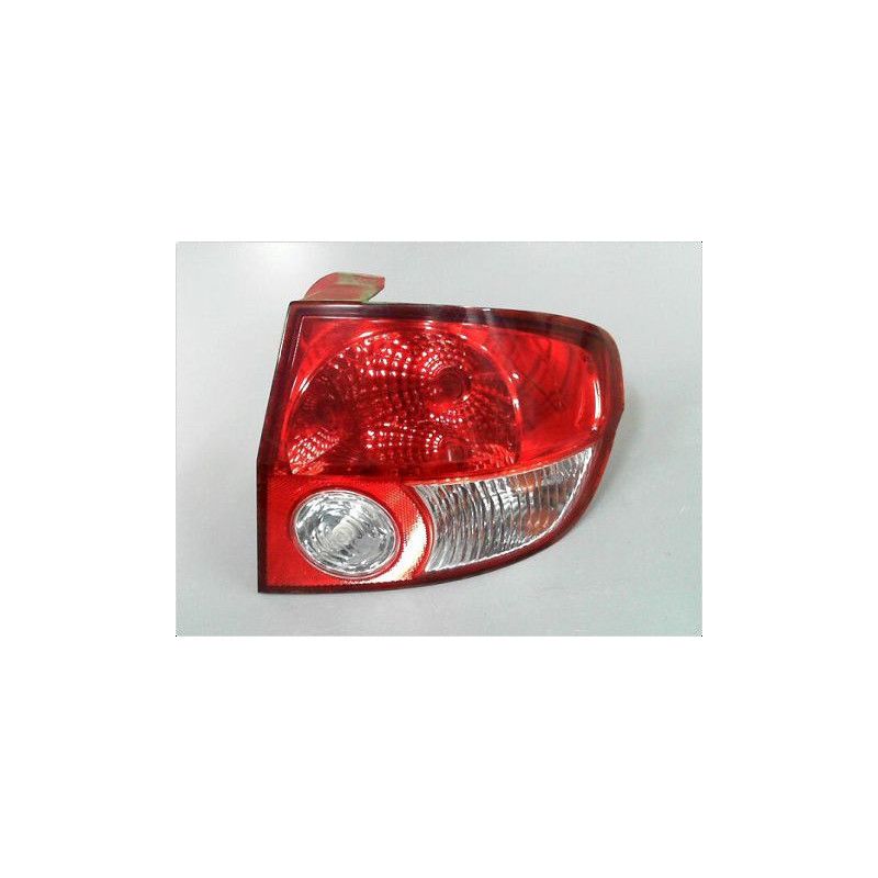 FEU ARRIERE DROIT HYUNDAI GETZ 02-05
