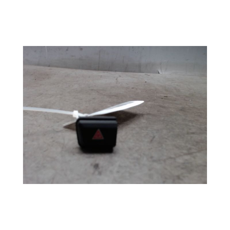 BOUTON DE WARNING PEUGEOT 2008