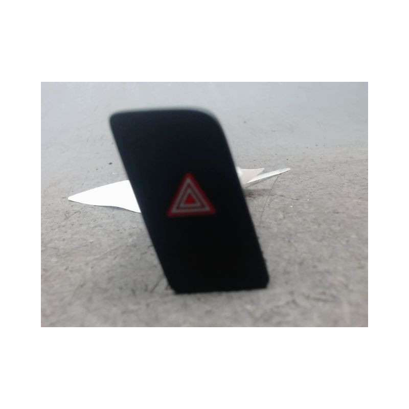 BOUTON DE WARNING AUDI Q3
