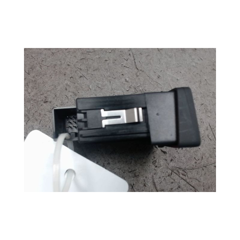 BOUTON DE WARNING AUDI Q3
