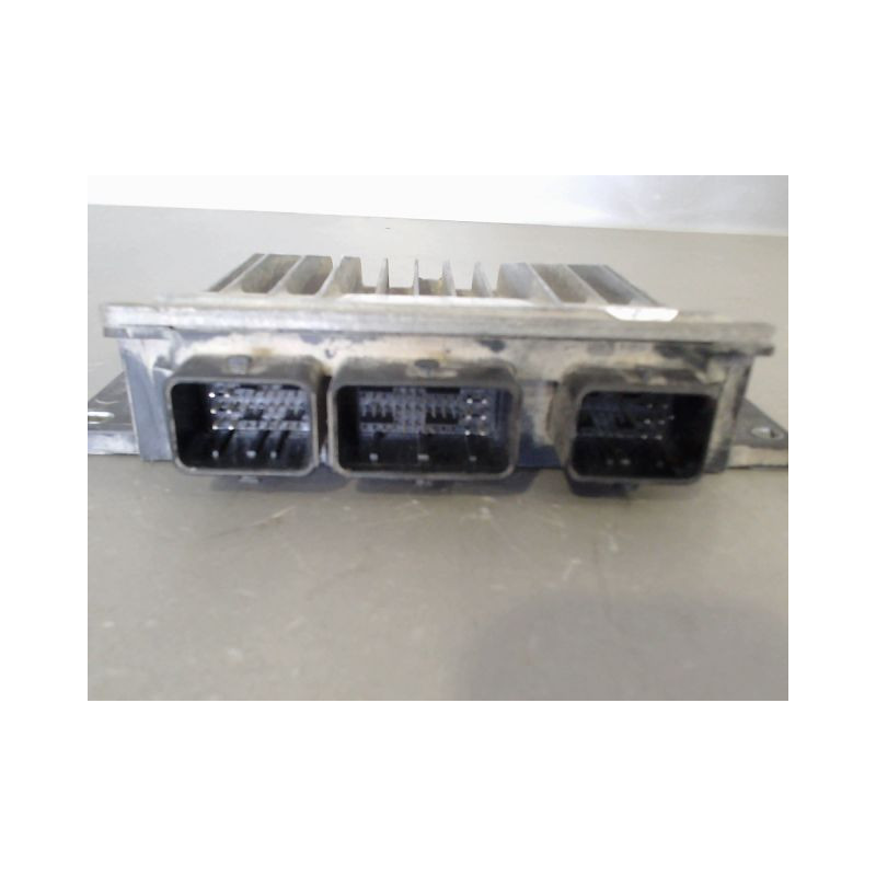 CALCULATEUR MOTEUR RENAULT KANGOO