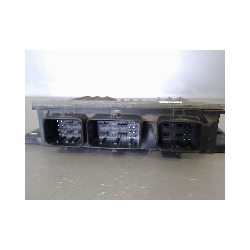 CALCULATEUR MOTEUR RENAULT CLIO