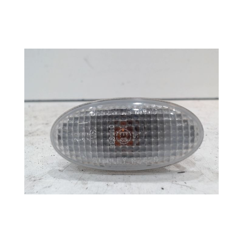 REPETITEUR AILE DROIT MAZDA 3
