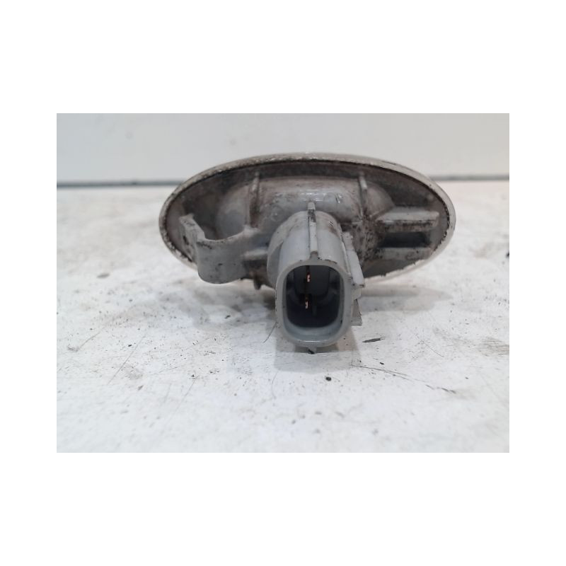 REPETITEUR AILE DROIT MAZDA 3