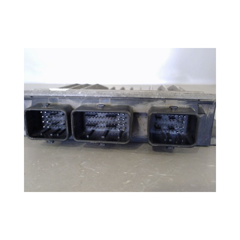 CALCULATEUR MOTEUR RENAULT CLIO
