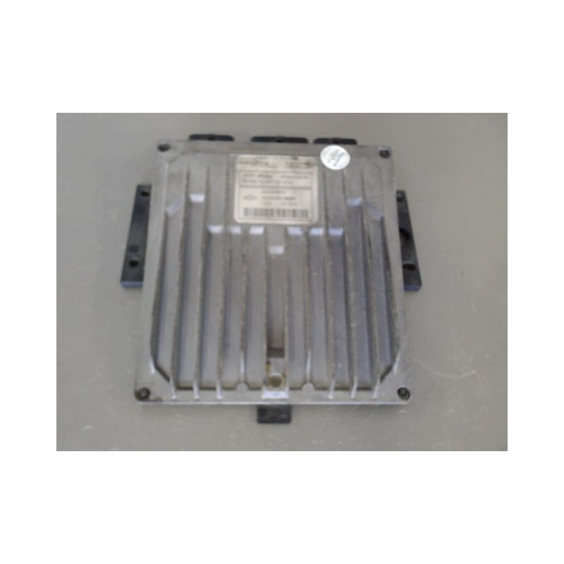 CALCULATEUR MOTEUR RENAULT CLIO