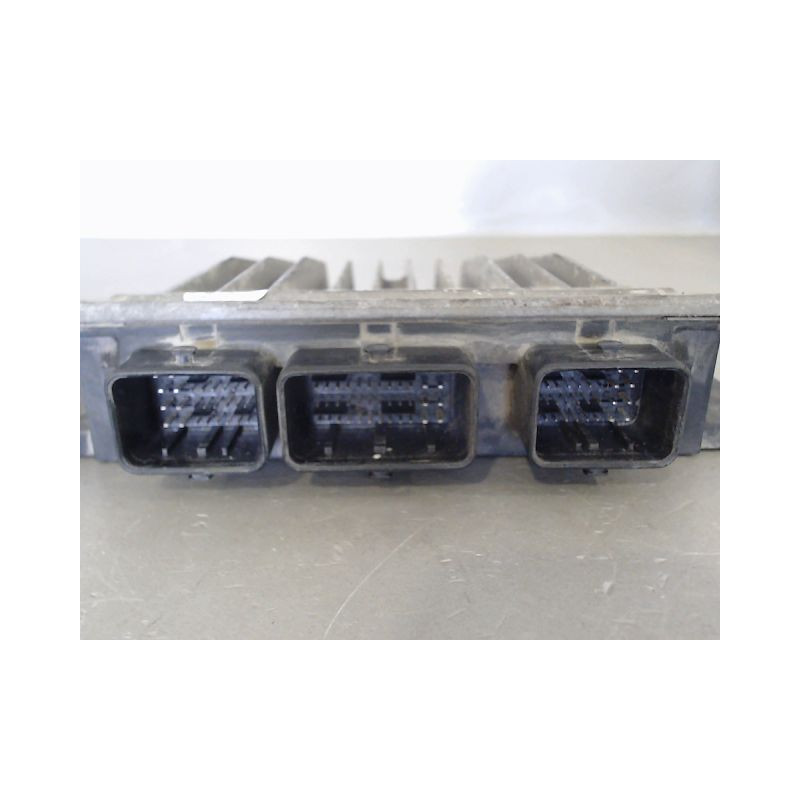 CALCULATEUR MOTEUR RENAULT CLIO