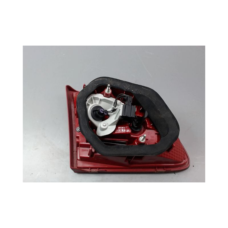 FEU ARRIERE INTERIEUR DROIT VOLKSWAGEN PASSAT BERL. VI (36) 2010-...